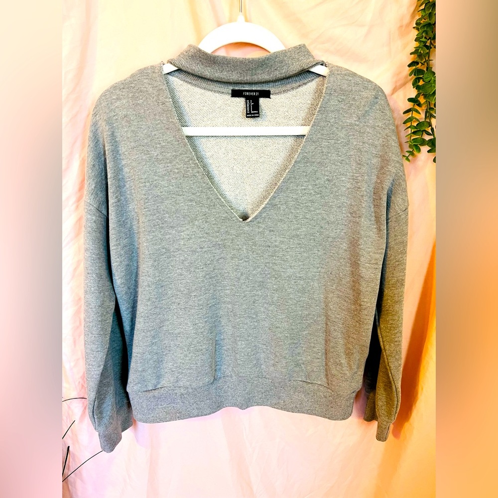 💛 FOREVER 21 Long Sleeve Cut-out Vneck Shirt